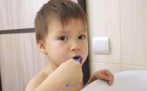 宝宝也要做口腔检查吗 儿童要做口腔检查吗 儿童护牙的方法